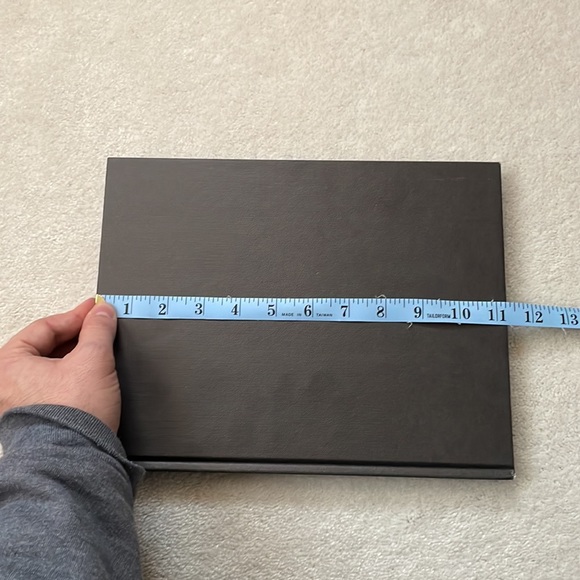 Beautiful coffee table book - Picture 8 of 9